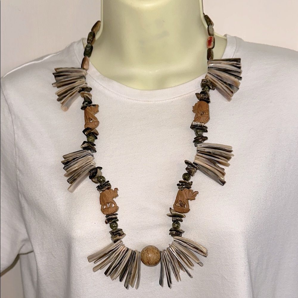 Vintage LN Brand Handcrafted Brown and Tan Chunky Shell & Stone Bead‎ Necklace